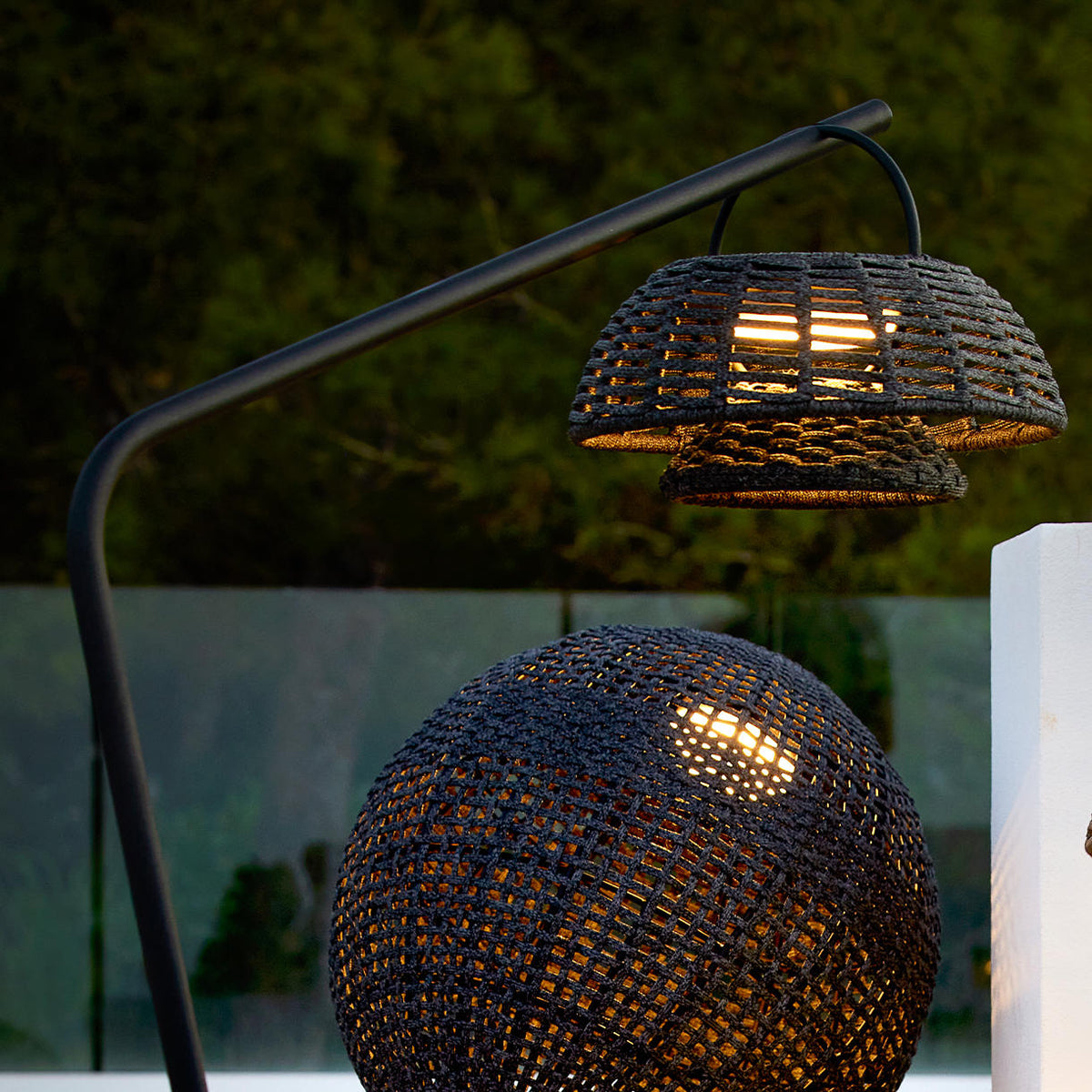 cane-line-illusion-hanging-