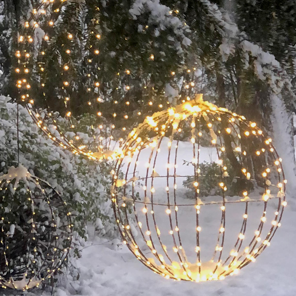 Lighted Spheres Outdoor